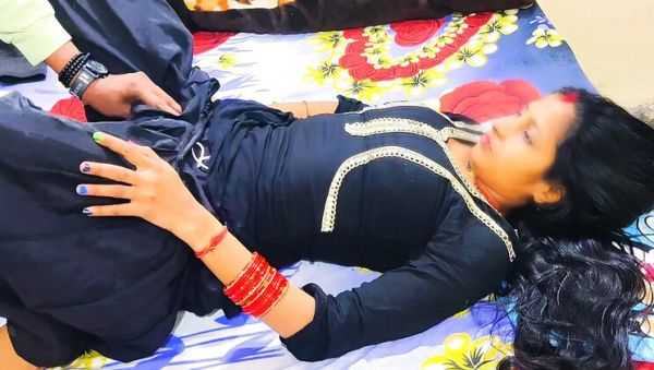 Desi sister-in-law offers sex to brother-in-law, he gets happy and fucks her tight pussy while stepbro watches - veryfreeporn.com - India on freevids.org