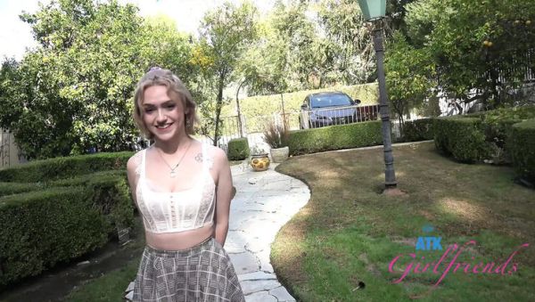 Gracie Gates Begs for a Creampie in a Virtual Date Blowjob and Footjob Scene - veryfreeporn.com - Britain on freevids.org