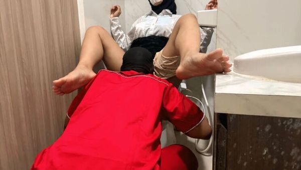Clarelia Gets Fucked by Boss in Public Bathroom - veryfreeporn.com - Indonesia on freevids.org