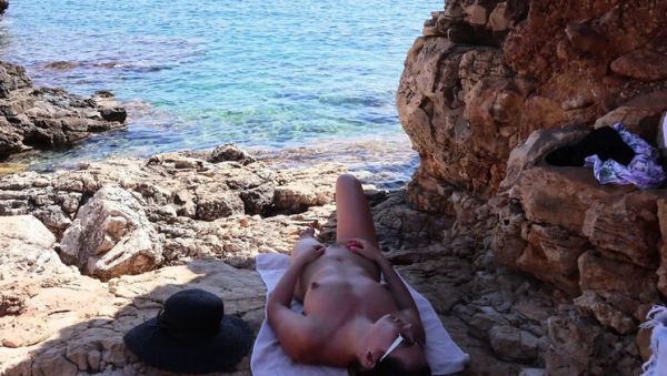 Naked on Italian Beach: Stranger Fucks Me Hard and Creampies My Hairy Pussy - porntry.com - Britain - Italy - Germany on freevids.org