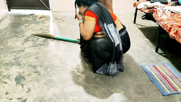 Desi Bhabhi Alone at Home Gets Filled by Her Father-in-Law - porntry.com - India on freevids.org