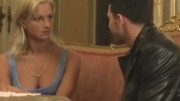 Blonde bitch sucks boy's juicy cock on couch - xxxfiles.com - Italy on freevids.org