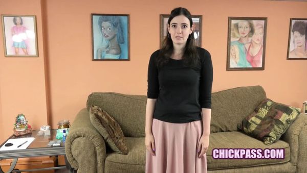 Naughty MILF Chloe Faye sucks Logan in interview - xxxfiles.com - Britain on freevids.org