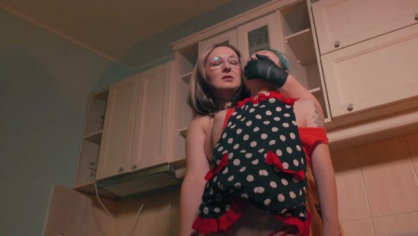 Big Stepmom in Gloves Inspects Skinny Stepdaughter in Kitchen Humiliation - veryfreeporn.com on freevids.org