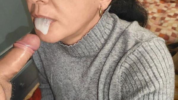 Hot Amateur Wife Gives Sloppy Blowjob and Takes Cum in Mouth - xxxfiles.com on freevids.org