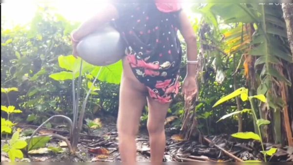 Amazing Pee in Pot Outdoor with Nomita Boudi - Desi Village Sex - xxxfiles.com - India - Bangladesh on freevids.org