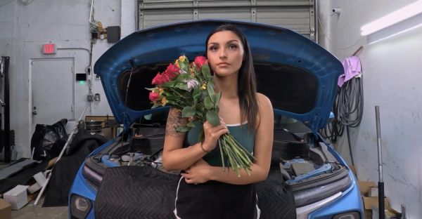 Brunettes Gi and Alexa take turns sucking each other off in a random guy's garage - alphaporno.com on freevids.org