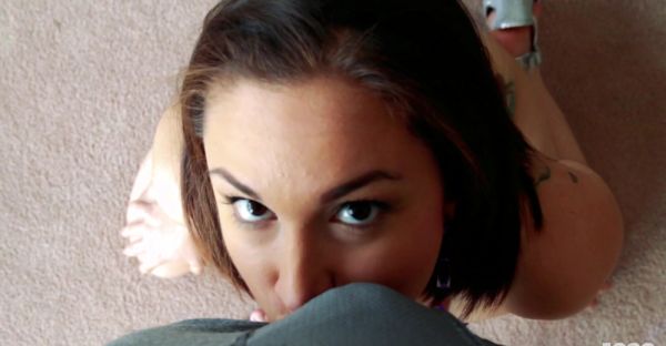 Amateur Gabby in skimpy bikini kneels on the couch - alphaporno.com on freevids.org