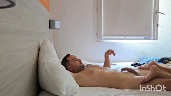 Amateur hotel room blowjob and handjob with huge cumshot - veryfreeporn.com - France - Turkey on freevids.org