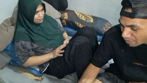 Indonesian Aunt in Law in Hijab Stays One Night at My House - porntry.com - Indonesia on freevids.org
