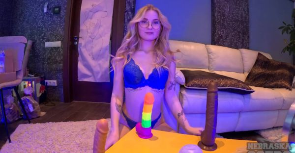 Blondie Luana's amateurs game: Glasses on, peachy puss shaven, toy time with a bad boy dildo - alphaporno.com on freevids.org